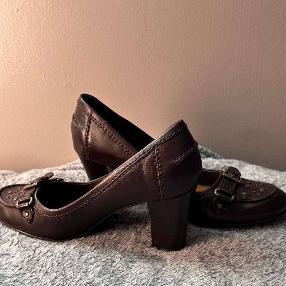 A.N.A brown leather 3 inch heels size 6 1/2